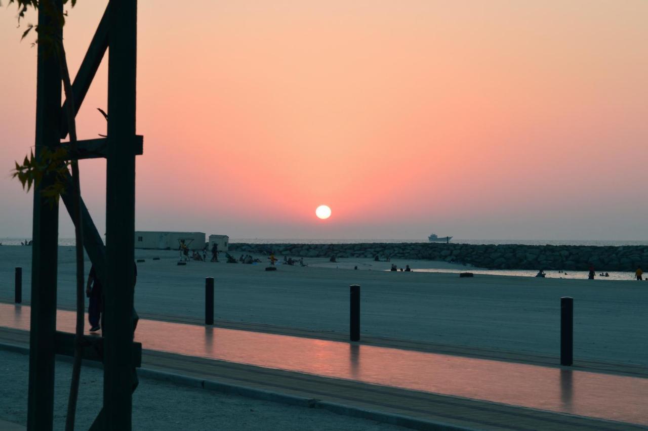 Al Corniche Hotel Sharjah Exterior foto